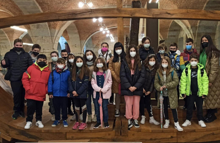 El colegio Jorge Juan de Perlío expone en el faro de Cabo Prior