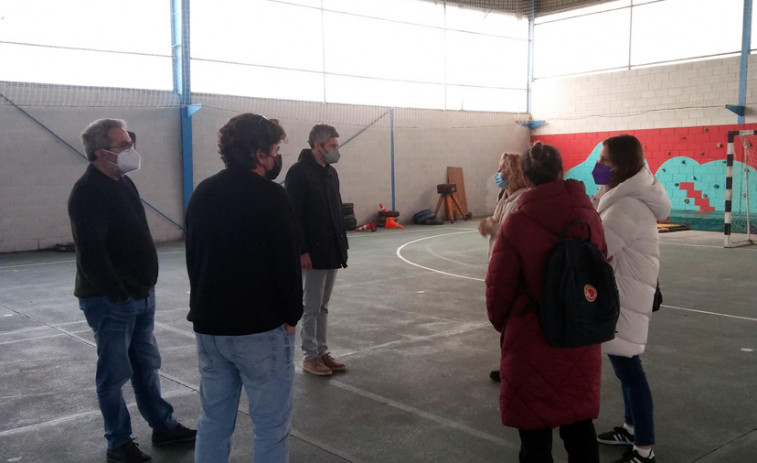 El deterioro del pabellón del Manuel Masdías suma apoyos a las protestas del centro