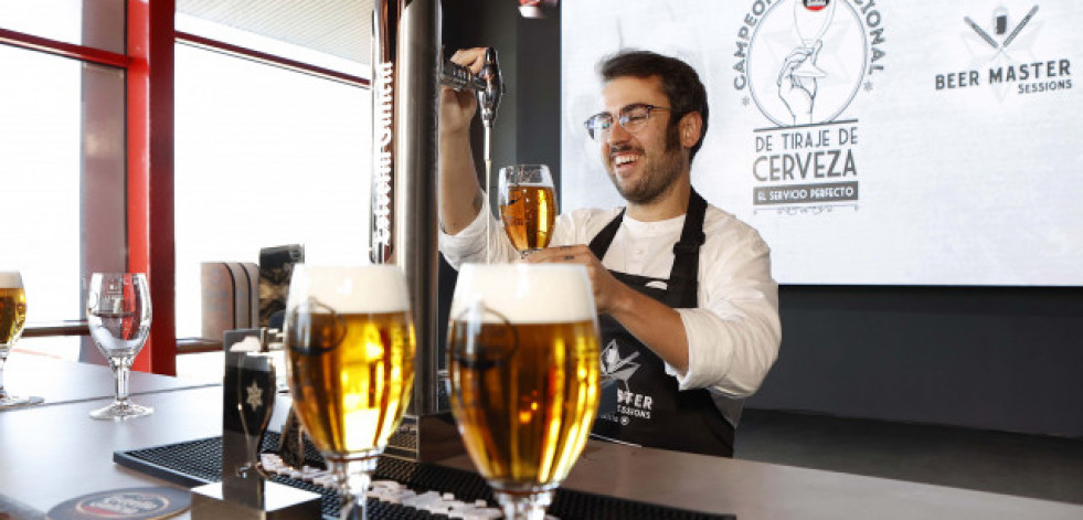 Gustavo Rey, de Cervexería O Encontro en Ribadumia, Mejor Tirador de Cerveza de Galicia