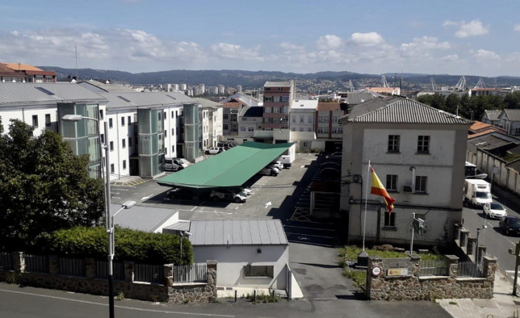 Detenidos tres vecinos de Ferrol por robar una tarjeta y hacer 32 compras con ella