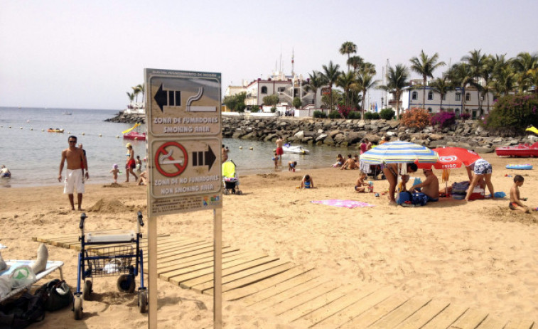 Barcelona prohibirá fumar en todas sus playas a partir de julio