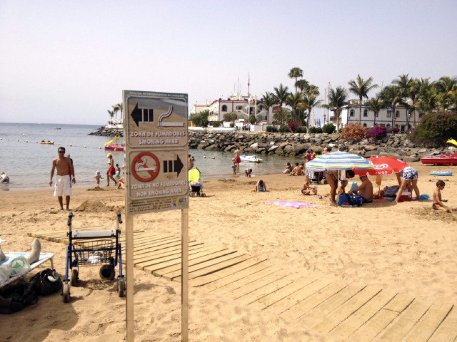 Barcelona prohibirá fumar en todas sus playas a partir de julio