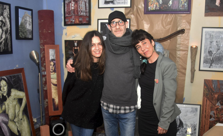 Varios artistas de Ferrol se unen en la exposición y venta de arte “No disparen al jabalí”, en Amboage