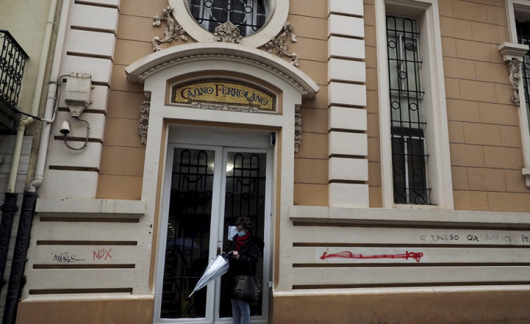 El Liceo Europeo de las Artes lleva al Casino Ferrolano una muestra de pintura y fotografía