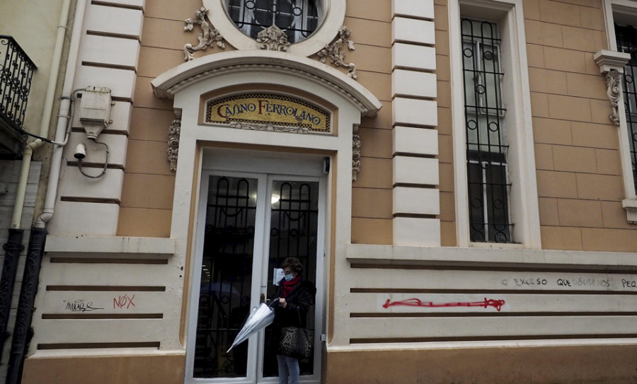 El Liceo Europeo de las Artes lleva al Casino Ferrolano una muestra de pintura y fotografía