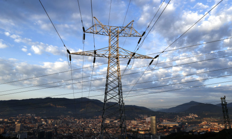 Eléctricas avisan de que el plan del Gobierno encarecerá luz para los clientes en el mercado libre