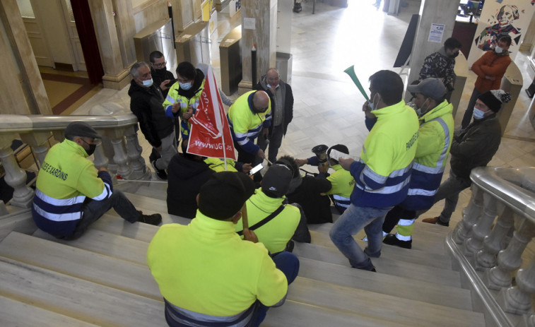 Jardines acusa a la empresa de impedir los servicios mínimos en la jornada de ayer