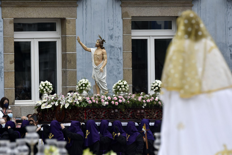 Procesión sin capuces para despedir el exitoso regreso de la Semana Santa