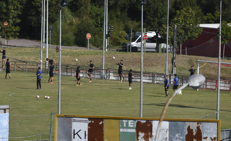 El Racing de Ferrol suspende su entrenamiento por el mal estado de A Gándara