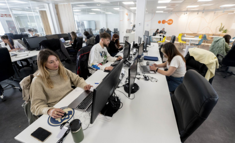 Darias insiste en que mascarillas no son obligatorias en el ámbito laboral