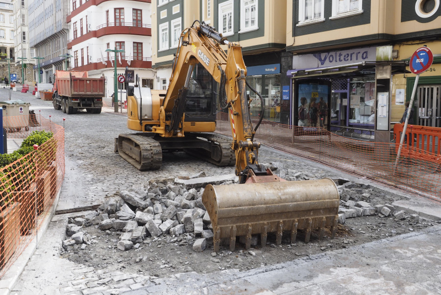 Comienzan las obras del Callao con el levantado del adoquín que se eliminará