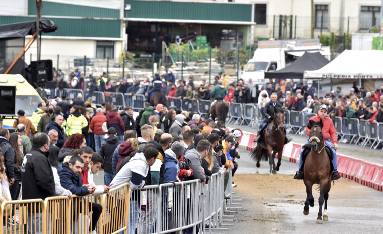 Moeche se llenó de visitantes y competidores para disfrutar del regreso de la Feira do Cabalo