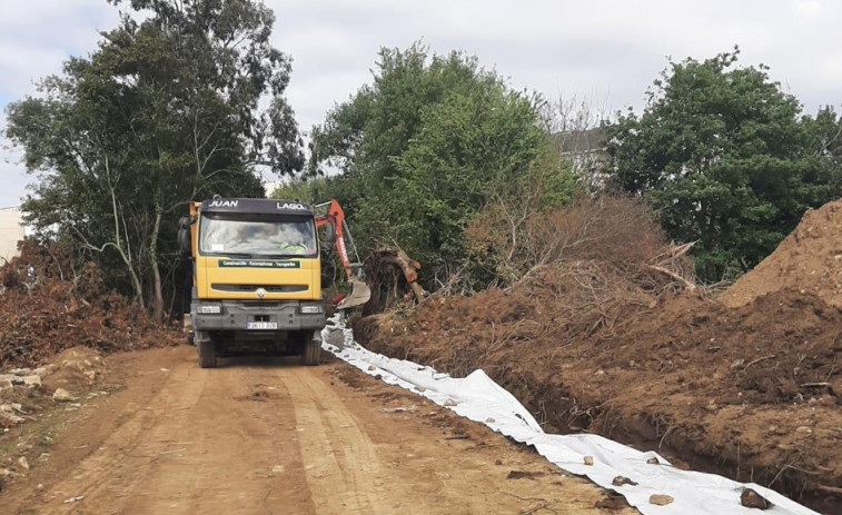 Polémica por las obras de la senda peatonal entre Freixeiro y Xuvia