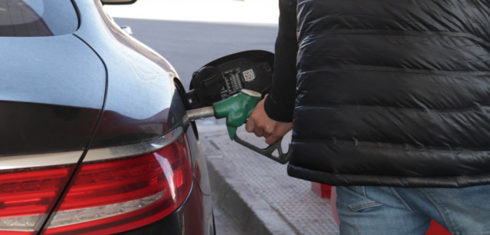 Los carburantes prosiguen con su caída y ya son más baratos que antes del estallido de la guerra de Ucrania