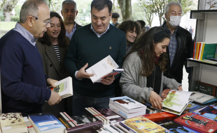 La Feira do Libro de Santiago abre sus puertas en la Alameda hasta el próximo domingo