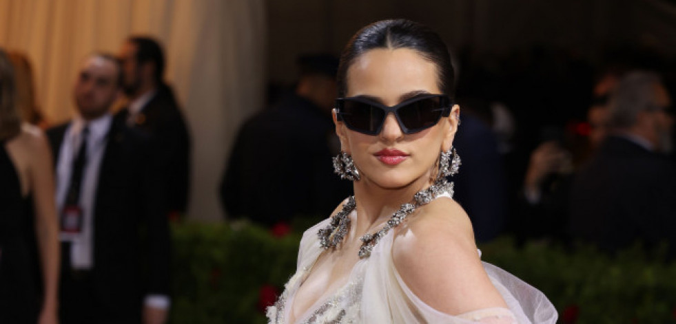 Rosalía, foco de fotógrafos en la MET Gala y 