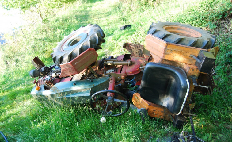 El septuagenario fallecido en San Sadurniño perdió el control del tractor en la maniobra marcha atrás