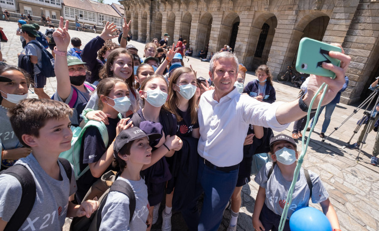 Rueda comienza su investidura con los alumnos del colegio Cristo Rey