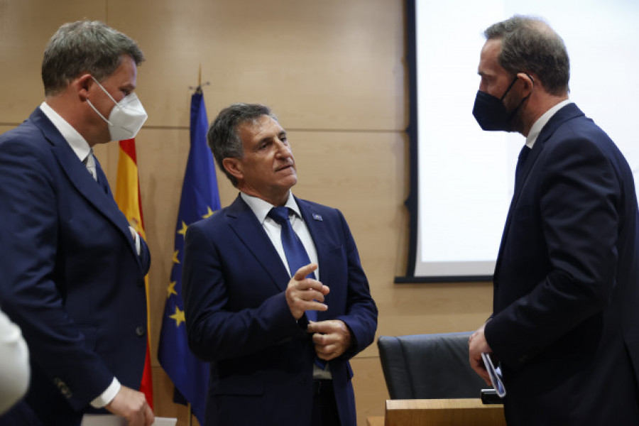 Galicia repite como tercera comunidad con más banderas azules en playas, 112