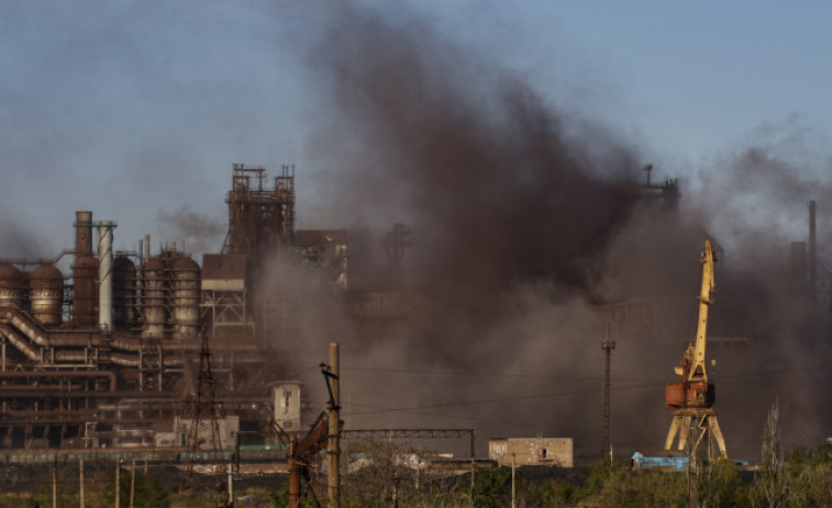 Piden a la ONU y la Cruz Roja facilitar la salida de los heridos en Azovstal