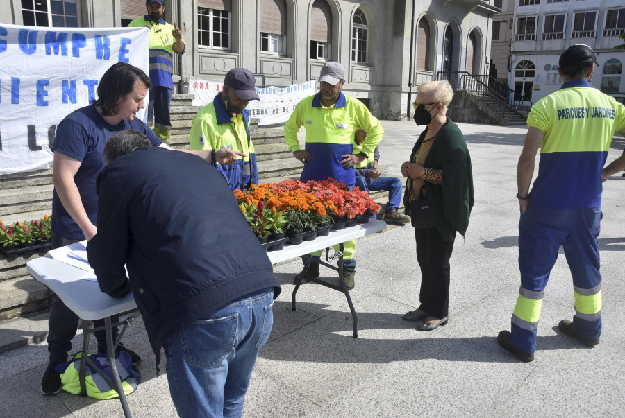 La flor de temporada protagoniza las protestas de los jardineros