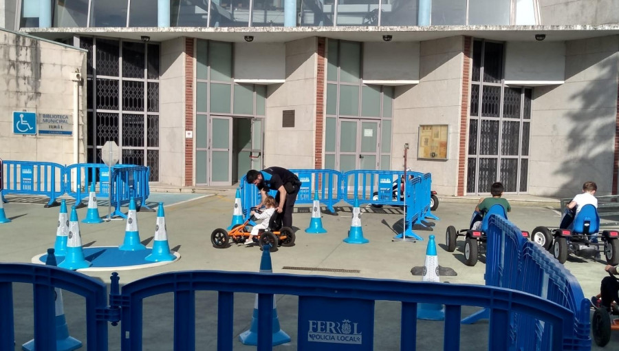 La Escola de Mobilidade sale a la calle para educar en seguridad vial a los niños