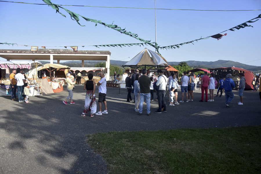 Narón inauguró su primer mercado Celta con críticas de los vecinos de Sedes