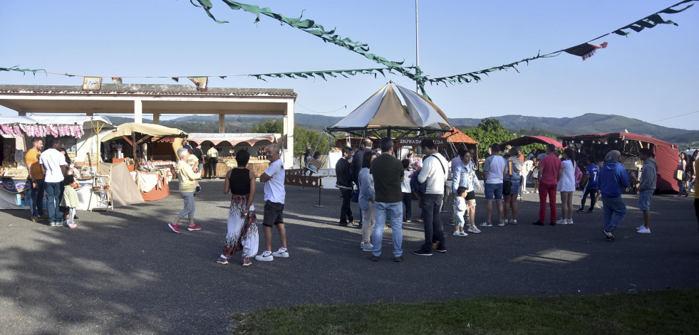 Narón inauguró su primer mercado Celta con críticas de los vecinos de Sedes