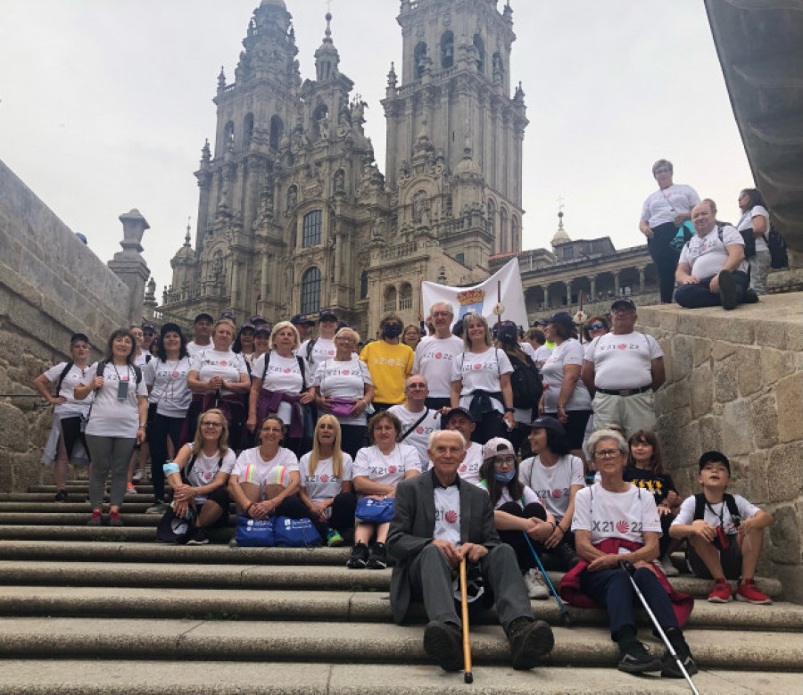 Un valgués de 94 años culmina el Camino de Santiago junto con otros 120 peregrinos del municipio pontevedrés