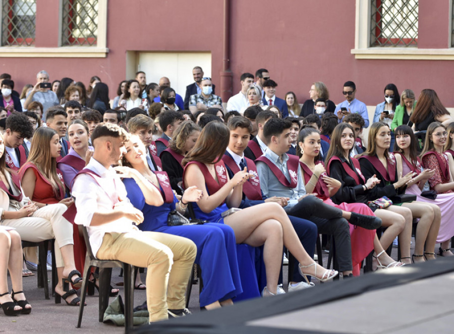 Los Sofía Casanova y Concepción Arenal despiden al alumnado de segundo de Bachillerato