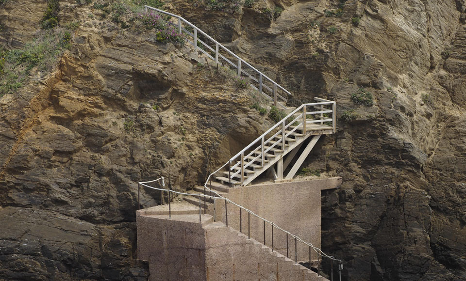 Las escaleras de acceso a la ermita de Santa Comba repondrán elementos  j