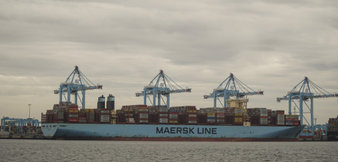 Rusia bloquea comercio marítimo y ataca la cadena mundial de suministros