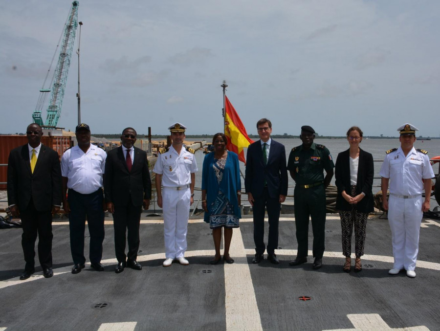 El “Serviola” concluye su escala en el puerto marfileño de Abiyán