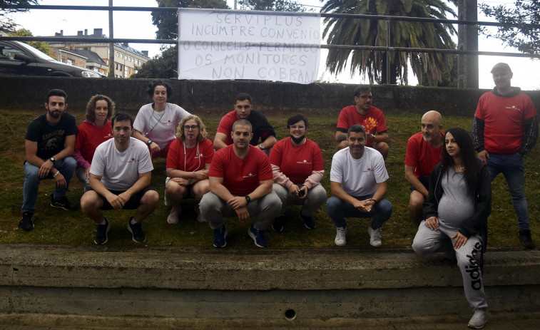 Protestas del personal de deportes del municipio por el incumplimiento del convenio