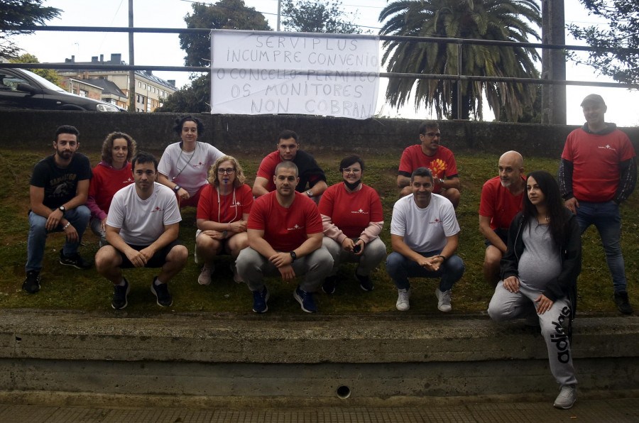 Protestas del personal de deportes del municipio por el incumplimiento del convenio