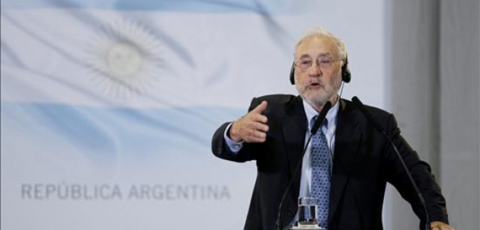 El nobel de Economía Joseph Stiglitz pide prohibir las criptomonedas