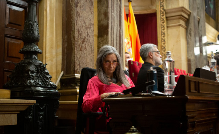 Dimite la secretaria general del Parlament por la plaza de ujier de su hijo