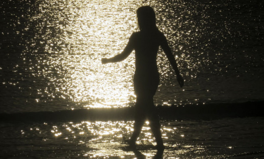 Miño recomienda a los usuarios de la playa de A Alameda que no se bañen