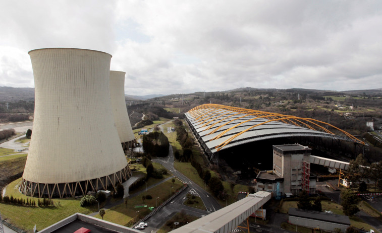 Endesa convierte la terminal portuaria de Ferrol en centro logístico y recibe el primer buque