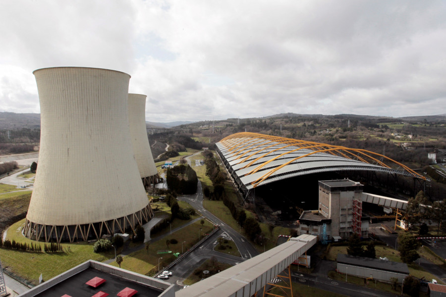 Endesa convierte la terminal portuaria de Ferrol en centro logístico y recibe el primer buque