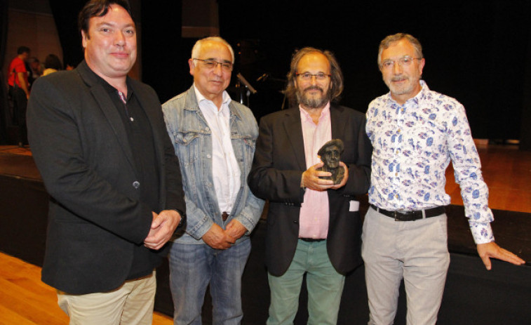 Cambados distingue la trayectoria del catedrático ferrolano Xosé María Dobarro, un “devoto de Don Ramón”