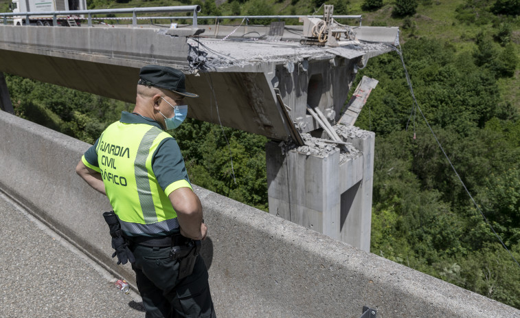 Cae parte de un viaducto en obras de la A-6, entre León y Pedrafita