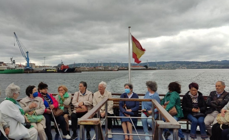 Los participantes en “Ferrol Amodo” disfrutaron de una visita en barco por la ría