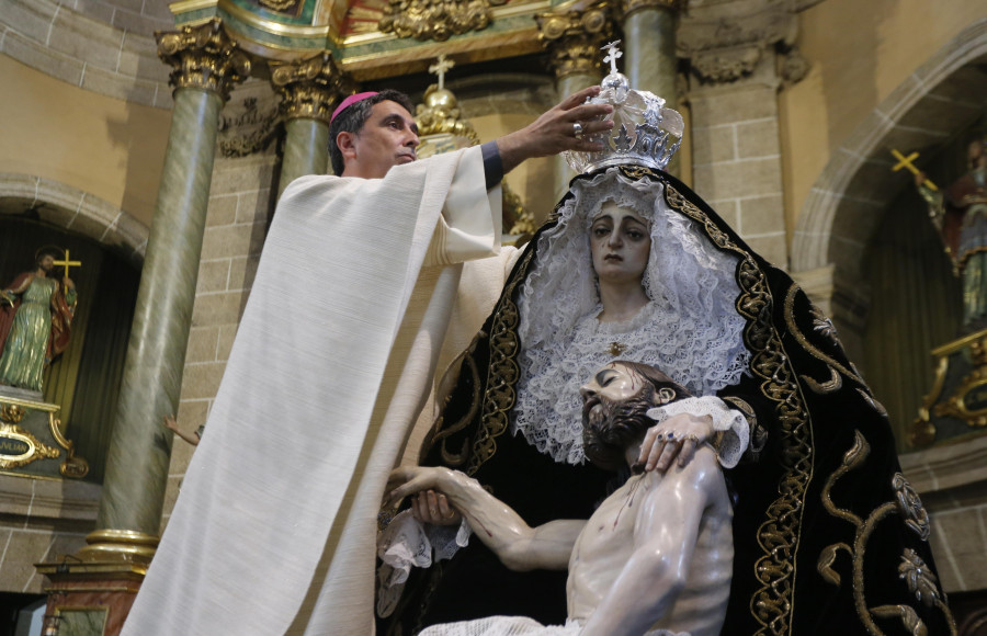 La Virgen de las Angustias celebra la primera coronación canónica
