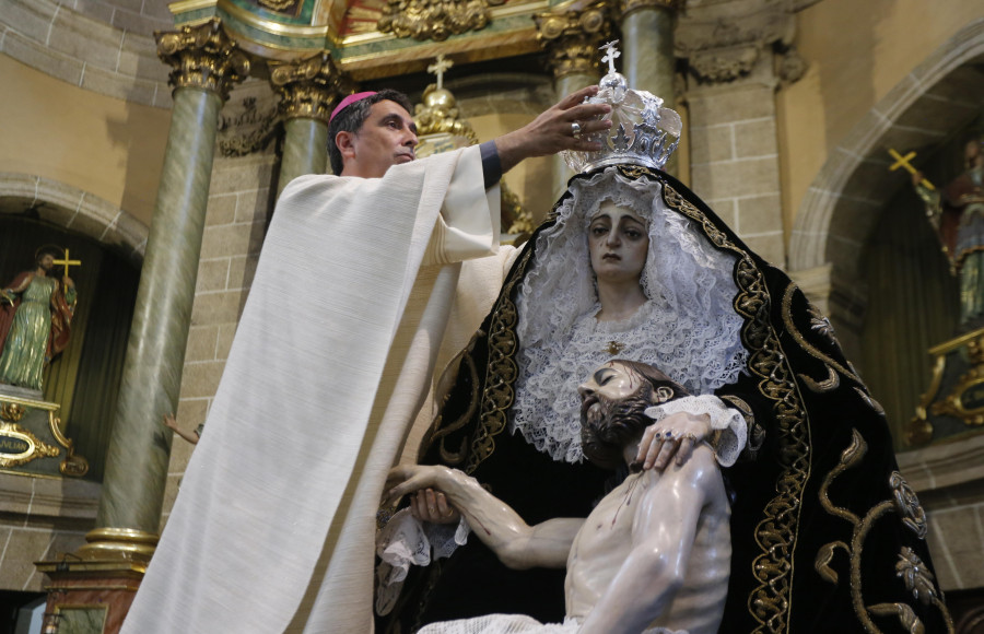 Misa y procesión en honor a la patrona, la Virgen de las Angustias