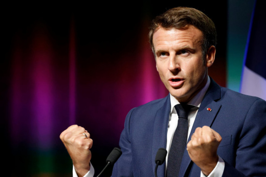 Macron pide una industria de defensa europea más fuerte que no compre fuera