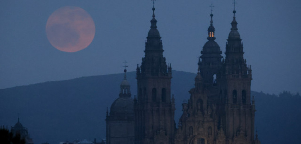 La superluna de fresa podrá verse esta noche en toda Galicia