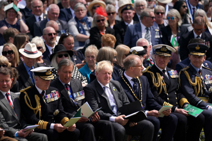 Johnson loa el coraje de las fuerzas británicas en la guerra de las Malvinas
