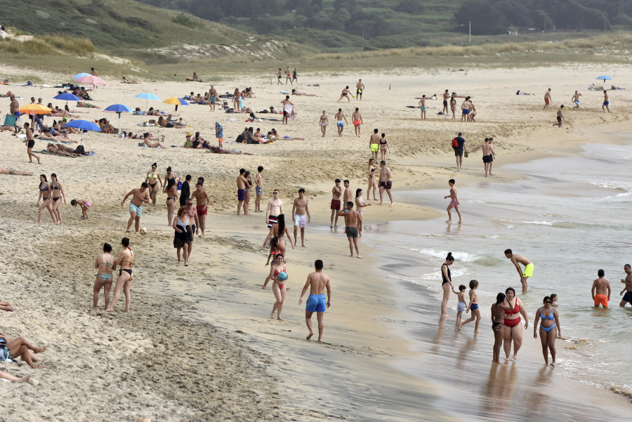 La falta de socorristas afecta a arenales de la mayoría de concellos de la comarca