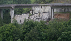 Cae otra parte del viaducto de la A-6, entre Galicia y Castilla y León